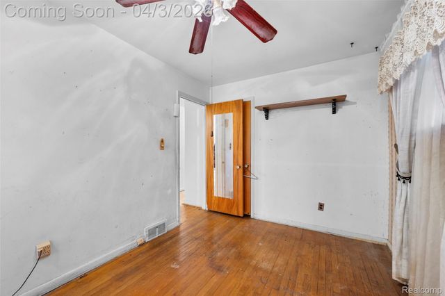 516 E Woodward Heights Boulevard, Hazel Park, MI 48030