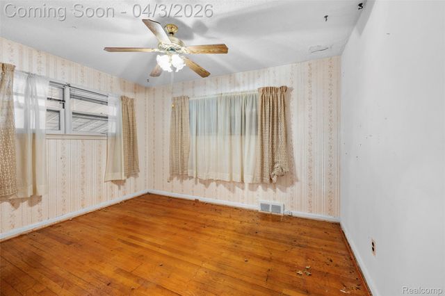 516 E Woodward Heights Boulevard, Hazel Park, MI 48030