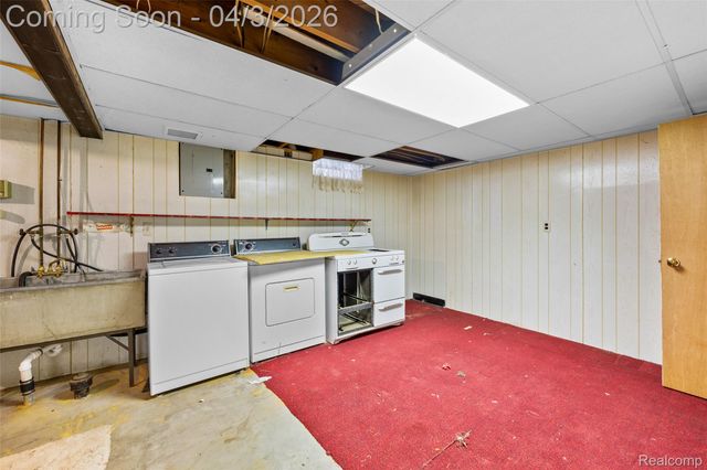 516 E Woodward Heights Boulevard, Hazel Park, MI 48030