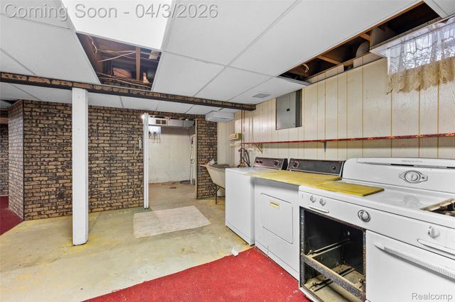 516 E Woodward Heights Boulevard, Hazel Park, MI 48030