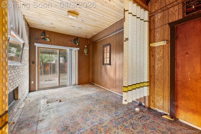 516 E Woodward Heights Boulevard, Hazel Park, MI 48030