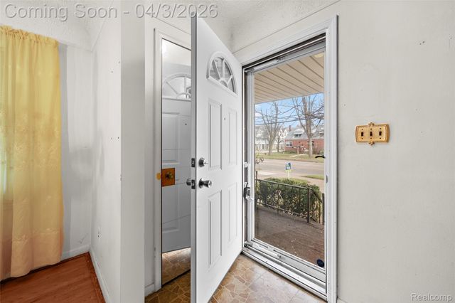 516 E Woodward Heights Boulevard, Hazel Park, MI 48030