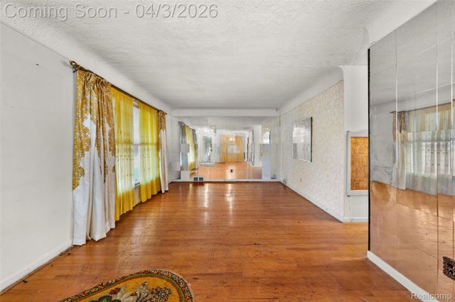 516 E Woodward Heights Boulevard, Hazel Park, MI 48030