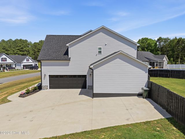 69 Red Rocks Circle, Benson, NC 27504