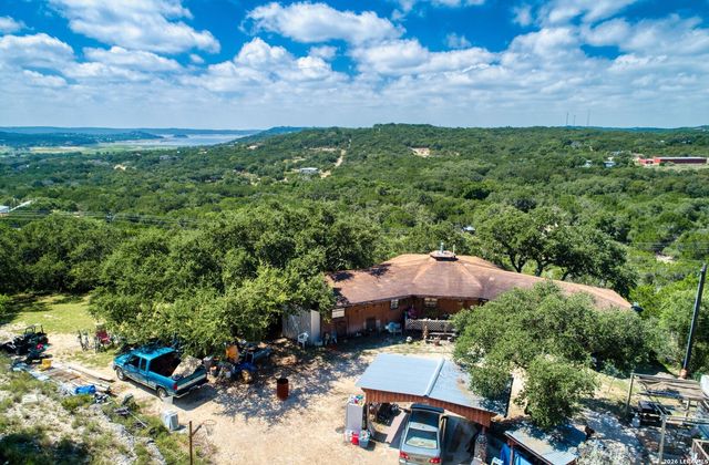 10294 PARK ROAD 37, Lakehills, TX 78063