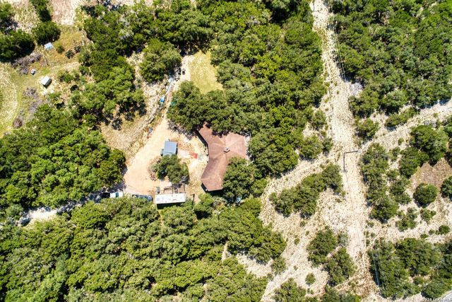 10294 PARK ROAD 37, Lakehills, TX 78063