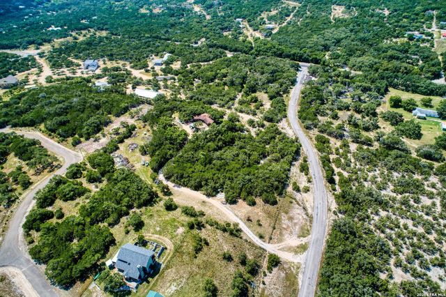 10294 PARK ROAD 37, Lakehills, TX 78063