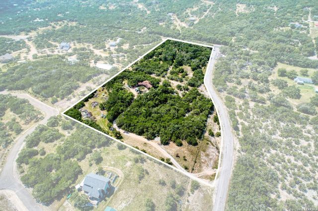 10294 PARK ROAD 37, Lakehills, TX 78063