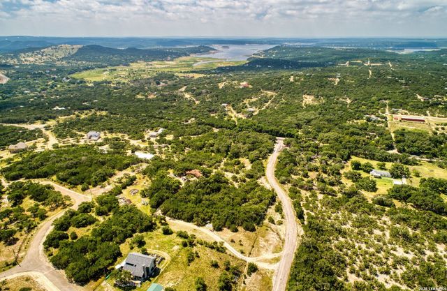 10294 PARK ROAD 37, Lakehills, TX 78063