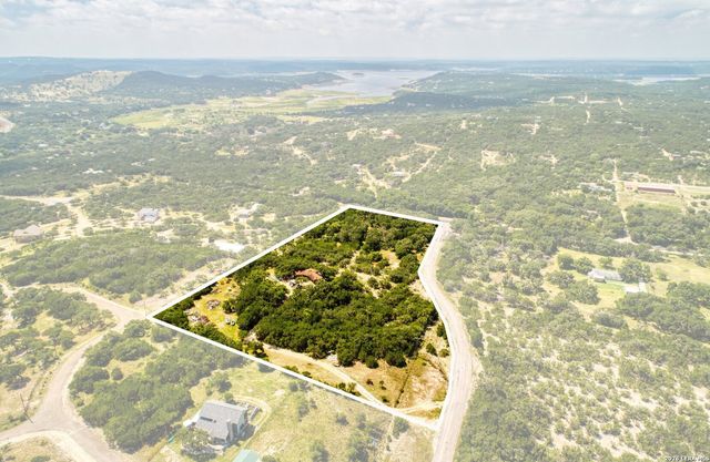 10294 PARK ROAD 37, Lakehills, TX 78063