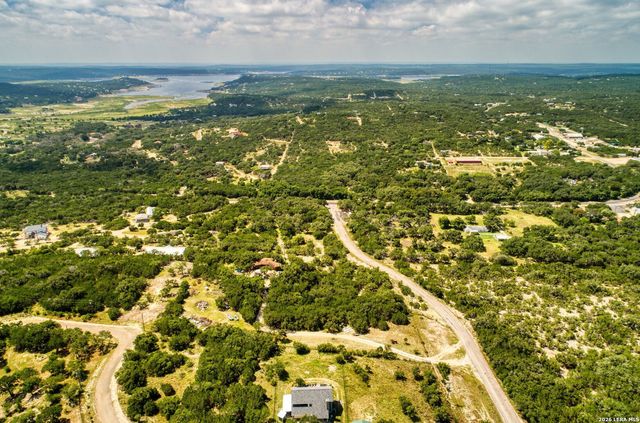 10294 PARK ROAD 37, Lakehills, TX 78063