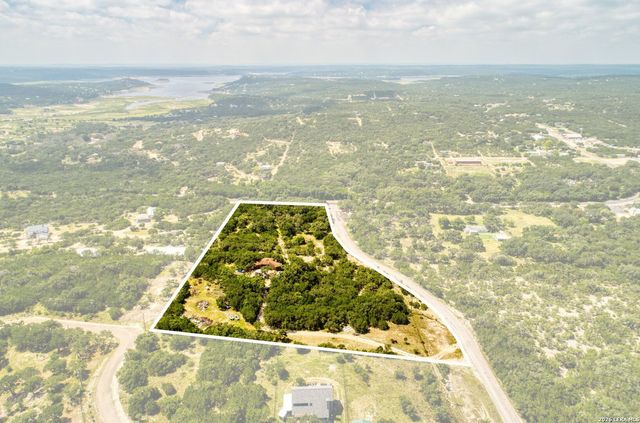 10294 PARK ROAD 37, Lakehills, TX 78063