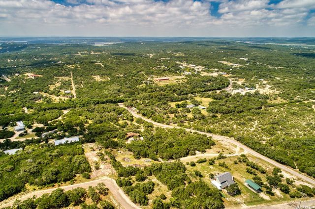 10294 PARK ROAD 37, Lakehills, TX 78063