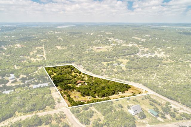 10294 PARK ROAD 37, Lakehills, TX 78063