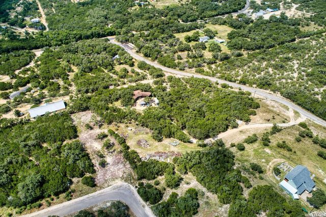 10294 PARK ROAD 37, Lakehills, TX 78063