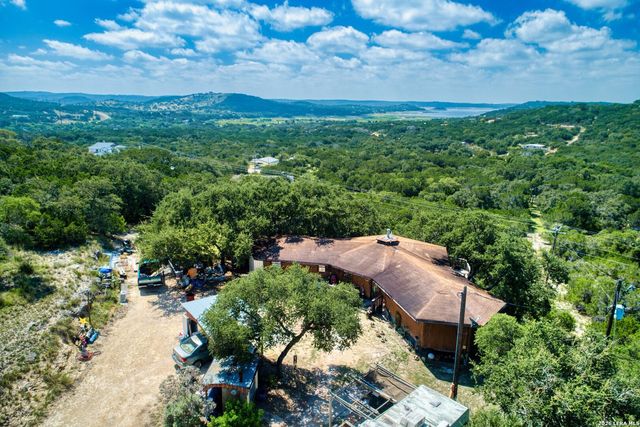 10294 PARK ROAD 37, Lakehills, TX 78063