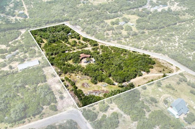 10294 PARK ROAD 37, Lakehills, TX 78063