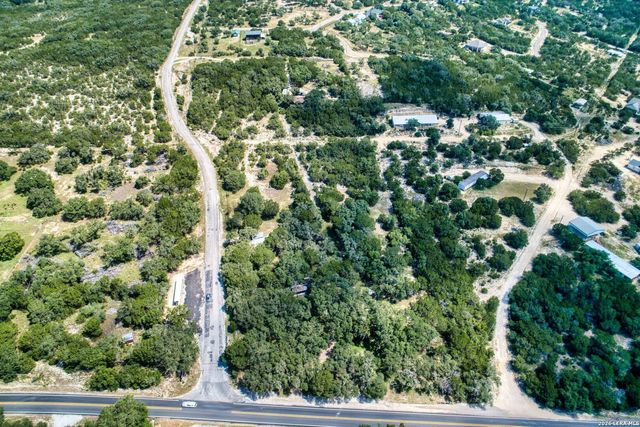 10294 PARK ROAD 37, Lakehills, TX 78063