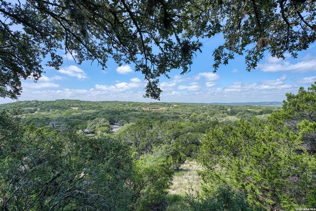 10294 PARK ROAD 37, Lakehills, TX 78063