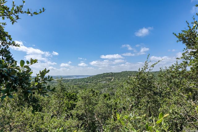10294 PARK ROAD 37, Lakehills, TX 78063