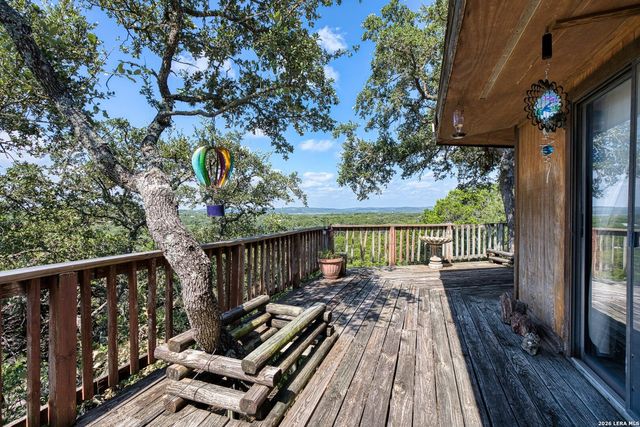 10294 PARK ROAD 37, Lakehills, TX 78063