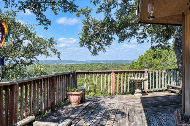 10294 PARK ROAD 37, Lakehills, TX 78063