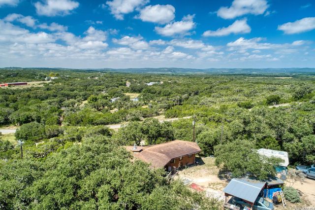 10294 PARK ROAD 37, Lakehills, TX 78063