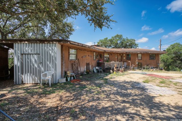10294 PARK ROAD 37, Lakehills, TX 78063