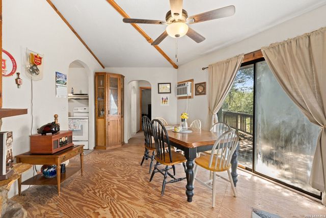 10294 PARK ROAD 37, Lakehills, TX 78063