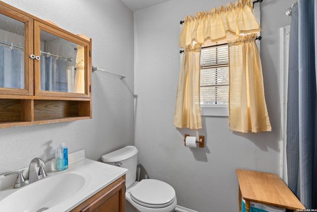 10294 PARK ROAD 37, Lakehills, TX 78063