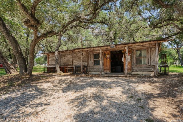 10294 PARK ROAD 37, Lakehills, TX 78063