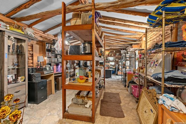 10294 PARK ROAD 37, Lakehills, TX 78063
