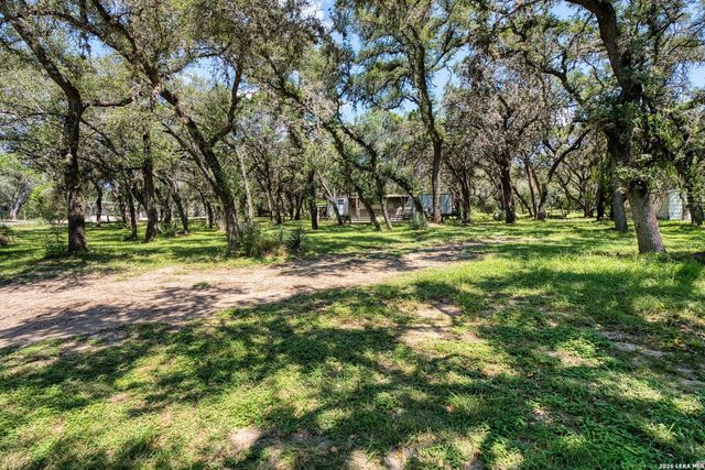 10294 PARK ROAD 37, Lakehills, TX 78063
