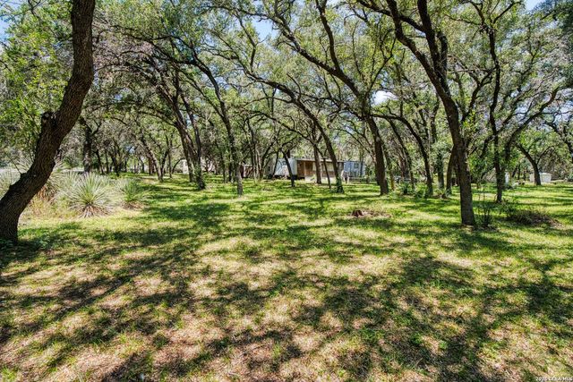 10294 PARK ROAD 37, Lakehills, TX 78063