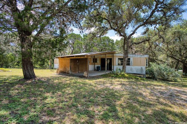 10294 PARK ROAD 37, Lakehills, TX 78063