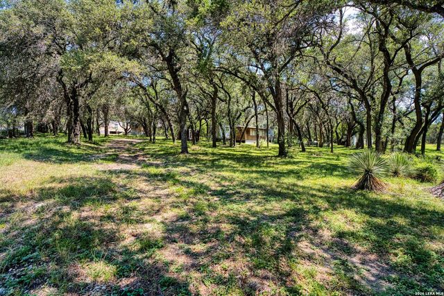 10294 PARK ROAD 37, Lakehills, TX 78063