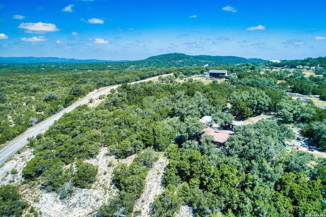 10294 PARK ROAD 37, Lakehills, TX 78063
