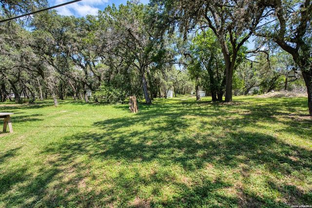 10294 PARK ROAD 37, Lakehills, TX 78063