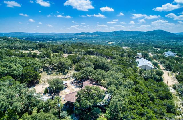10294 PARK ROAD 37, Lakehills, TX 78063