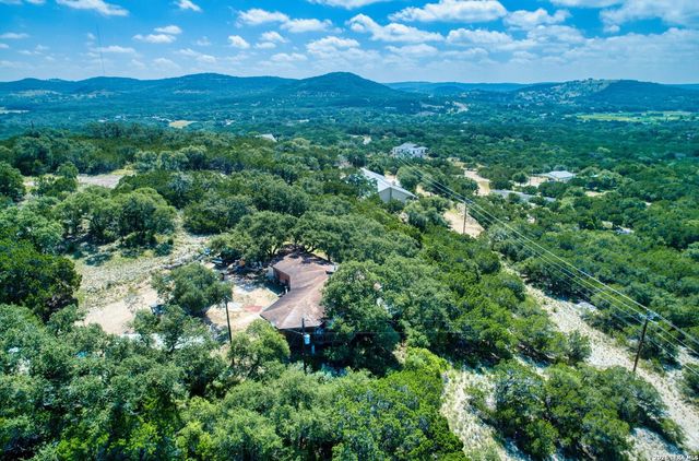 10294 PARK ROAD 37, Lakehills, TX 78063