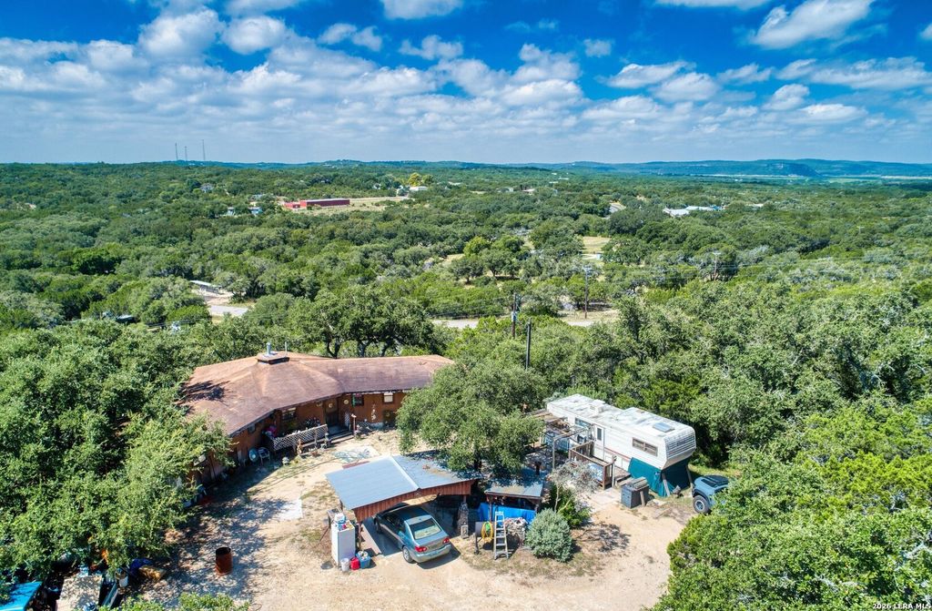 10294 PARK ROAD 37, Lakehills, TX 78063