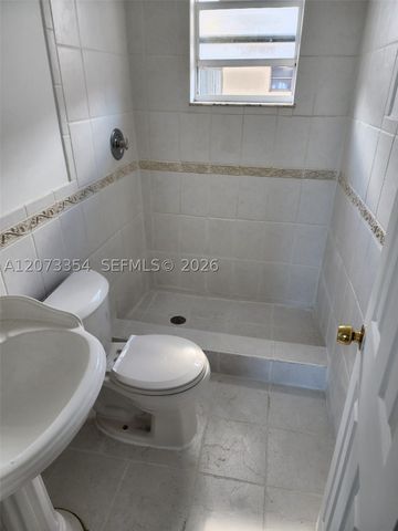 2770 W 61st Pl 202, Hialeah, FL 33016