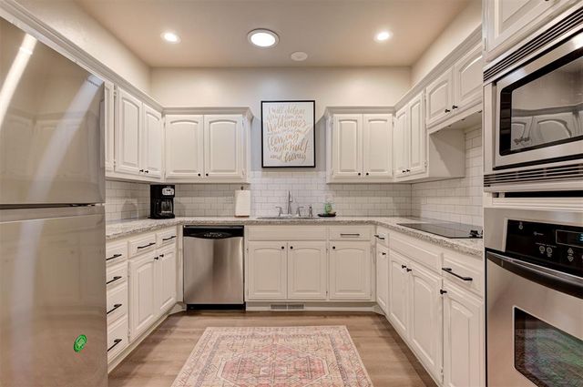 2100 Cobblestone Court 106, Edmond, OK 73034