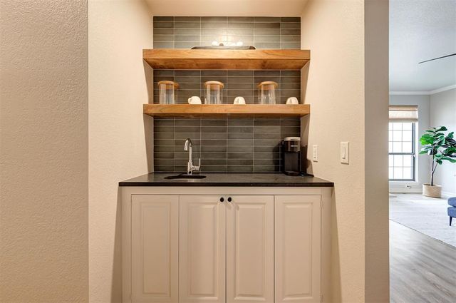 2100 Cobblestone Court 106, Edmond, OK 73034