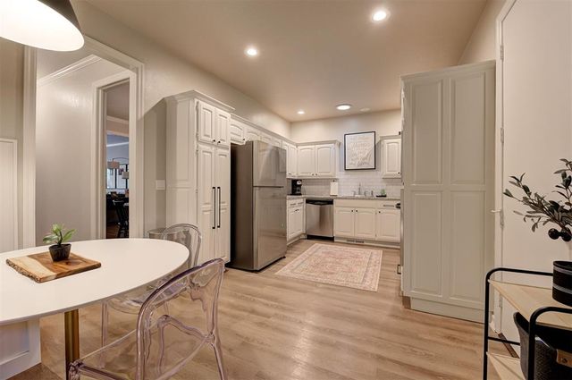 2100 Cobblestone Court 106, Edmond, OK 73034