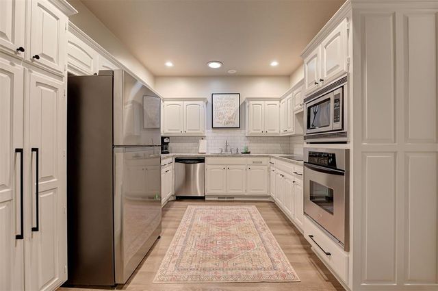 2100 Cobblestone Court 106, Edmond, OK 73034