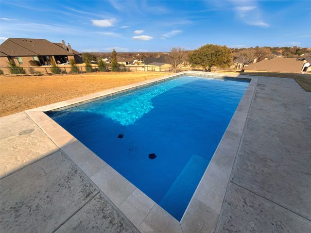 405 Oak Meadow Lane, Weatherford, TX 76085