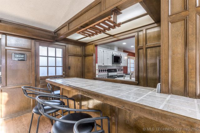 6910 S NEW HAVEN Avenue, Tulsa, OK 74136