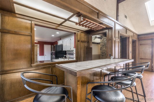 6910 S NEW HAVEN Avenue, Tulsa, OK 74136