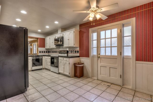 6910 S NEW HAVEN Avenue, Tulsa, OK 74136